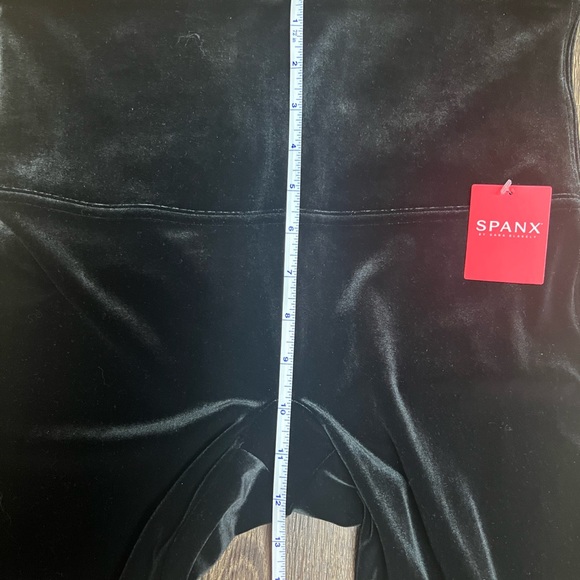 NWT - Spanx Black Velvet Leggings XL - Picture 7 of 9
